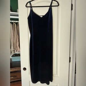 Vintage navy blue velvet dress - fits M/L - with t-shirt style cover